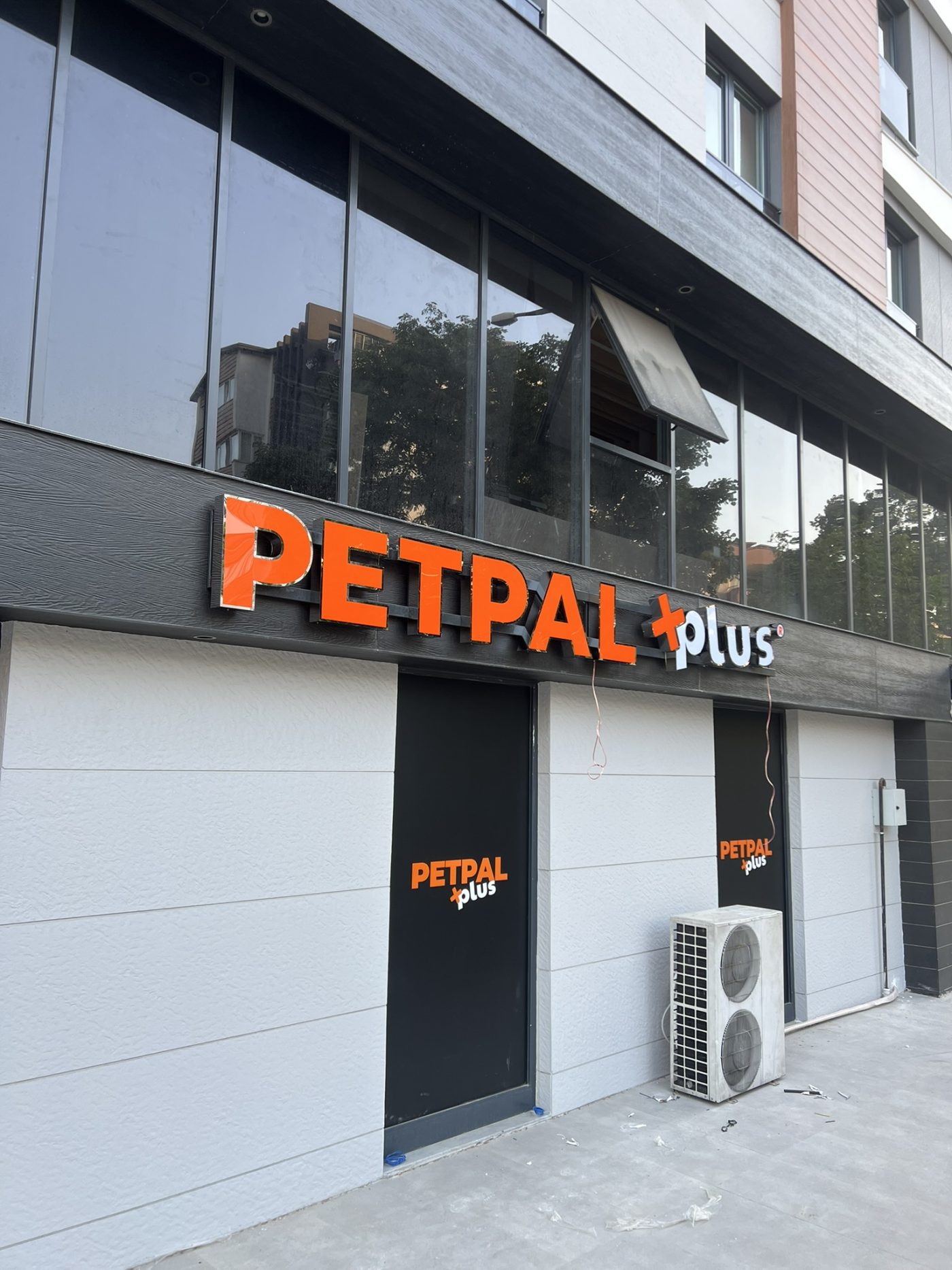 Petpal Plus Mağaza Cephe Uygulamaları